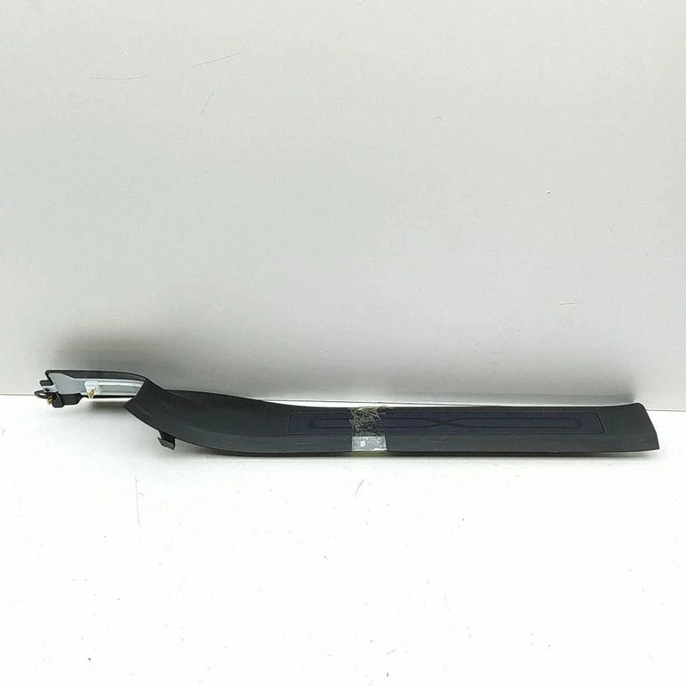 Front sill trim cover – Tesla Model Y (2020-)
