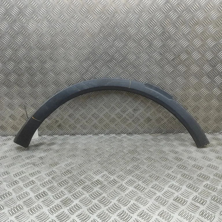 Rear arch trim 5LJ854819