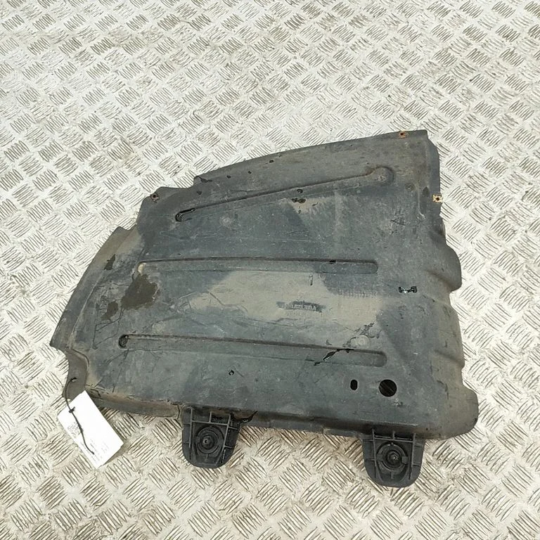 Apakšas aizsargs 3V0825205A