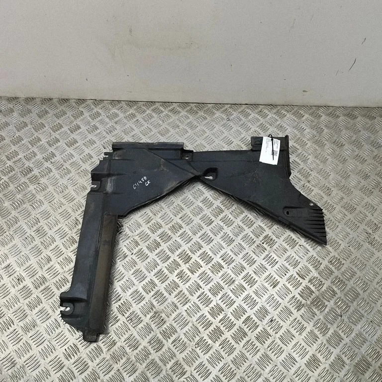 Apakšas aizsargs 8W682521502S