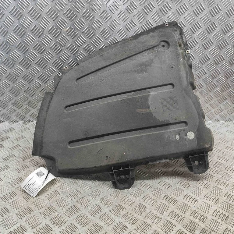 Apakšas aizsargs 3V0825205A