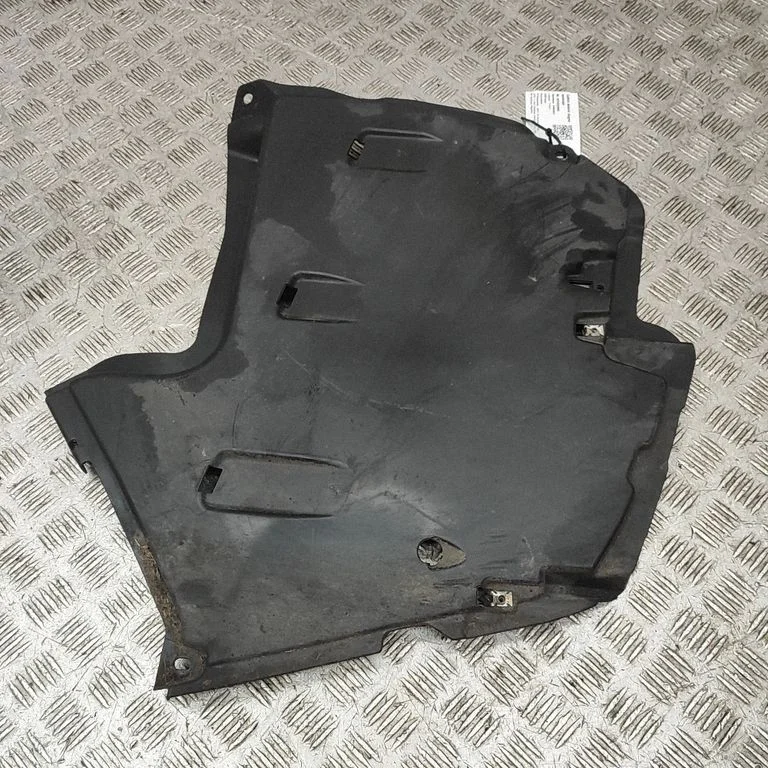 Apakšas aizsargs 8W6825219C
