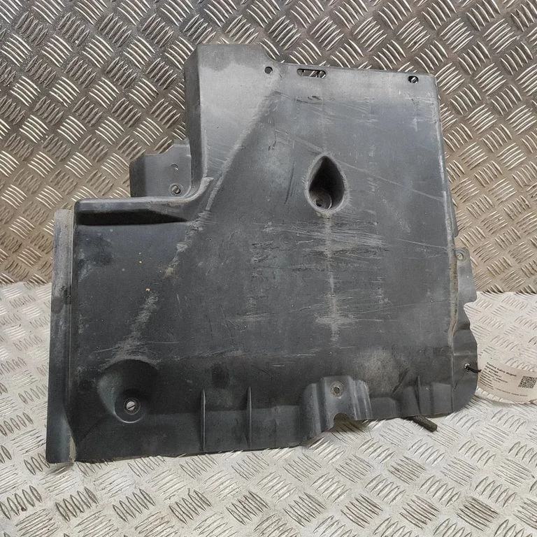 Apakšas aizsargs EJ32104C21AA