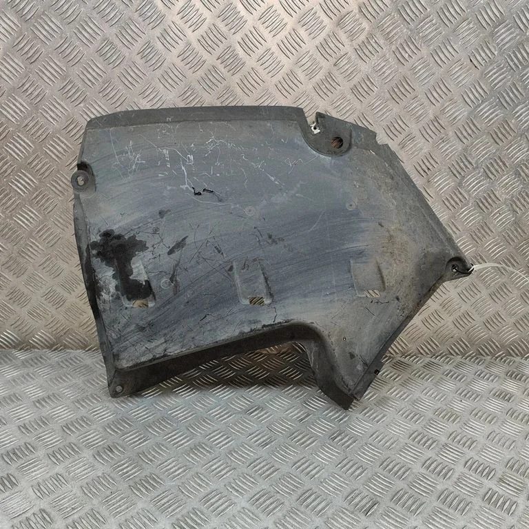 Apakšas aizsargs 8W6825219A