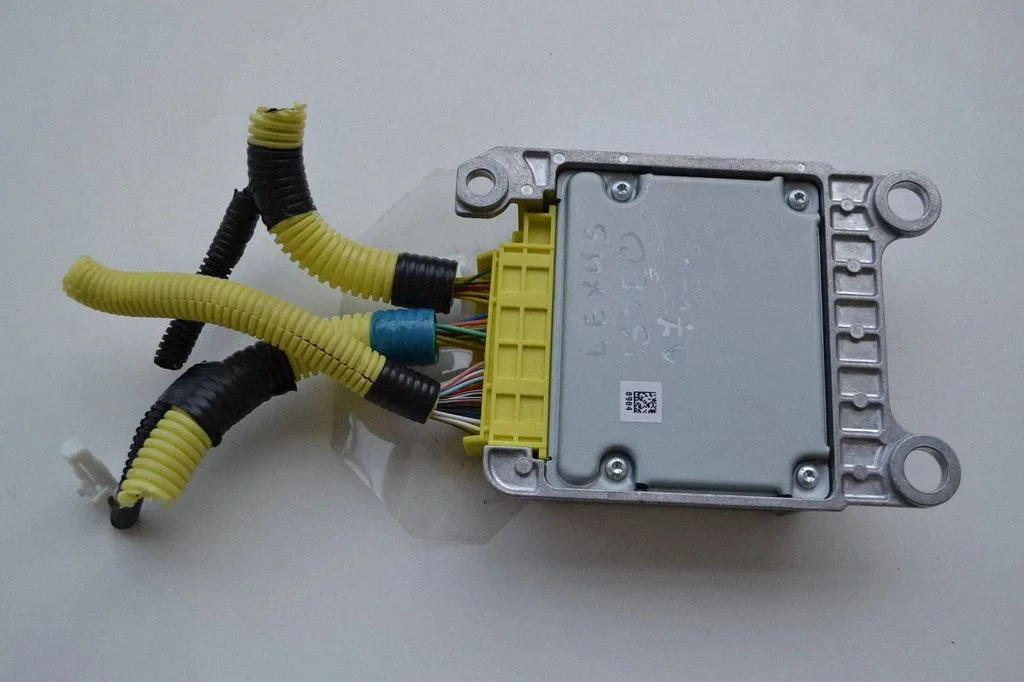 Airbag control unit/module – Lexus IS 220D-250-350 (2006-2013)