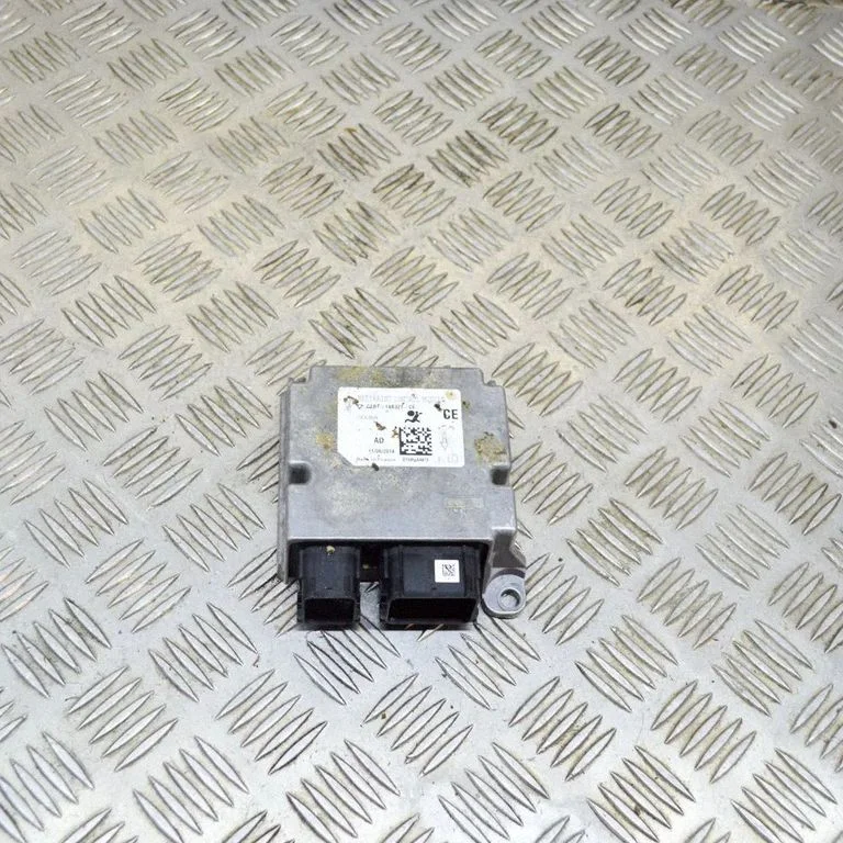 Drošības spilvenu vadības bloks C1BT14B321CE