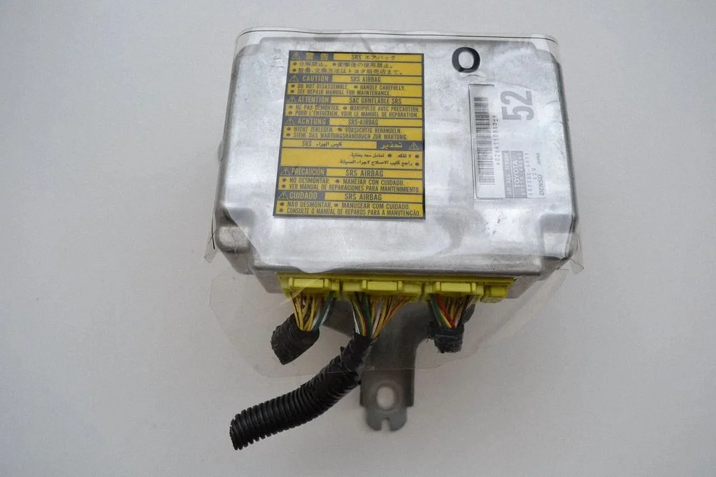 Drošības spilvenu vadības bloks 1523006411