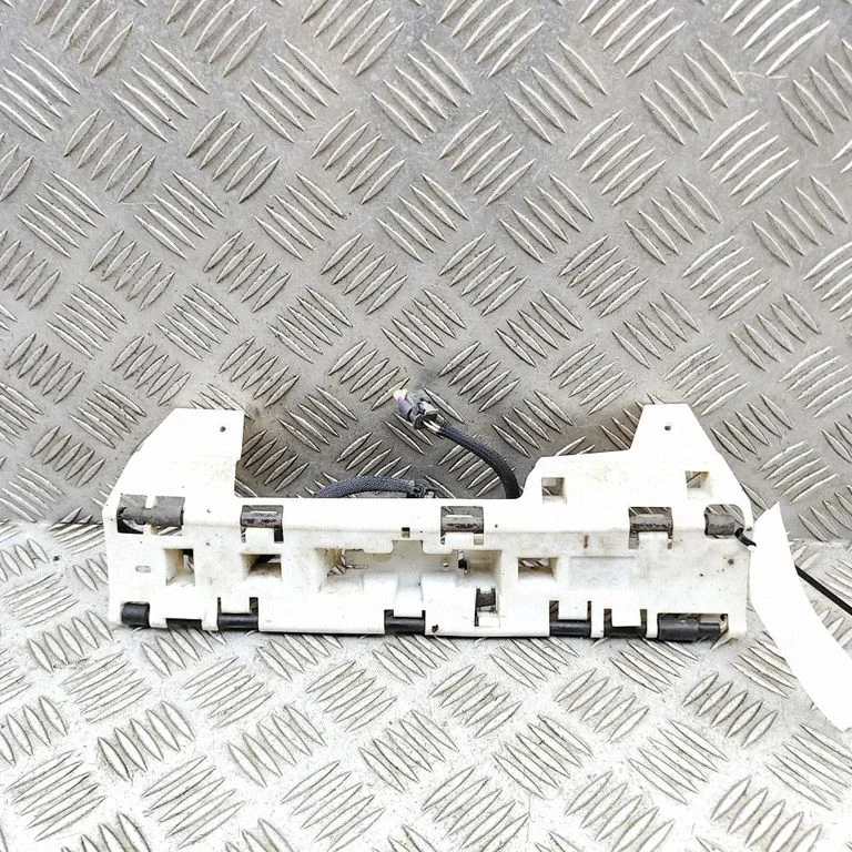 Bagāžnieka vāka vadības bloks C37436103