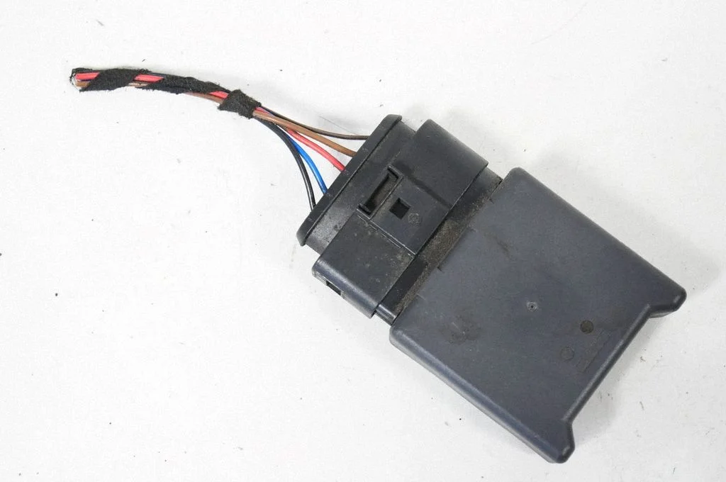 Degvielas sūkņa vadības bloks 5Q0906093A