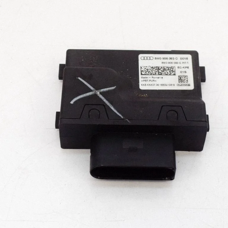 Degvielas sūkņa vadības bloks 8W0906093C