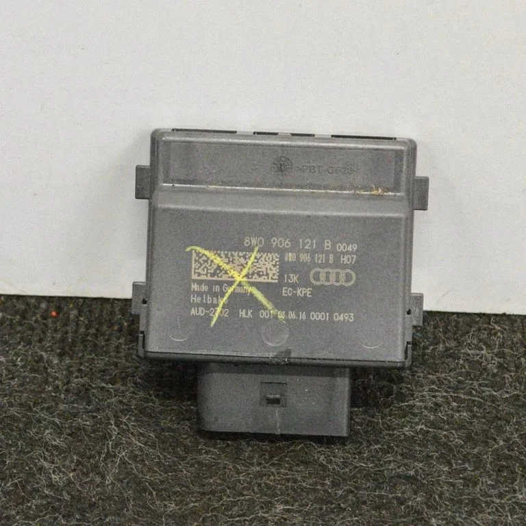 Degvielas sūkņa vadības bloks 8W0906121B