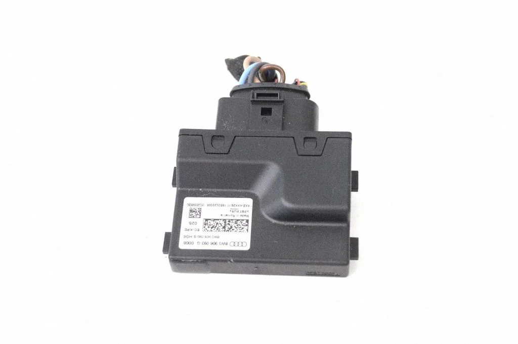 Fuel injection pump control unit/module 8W0906093G
