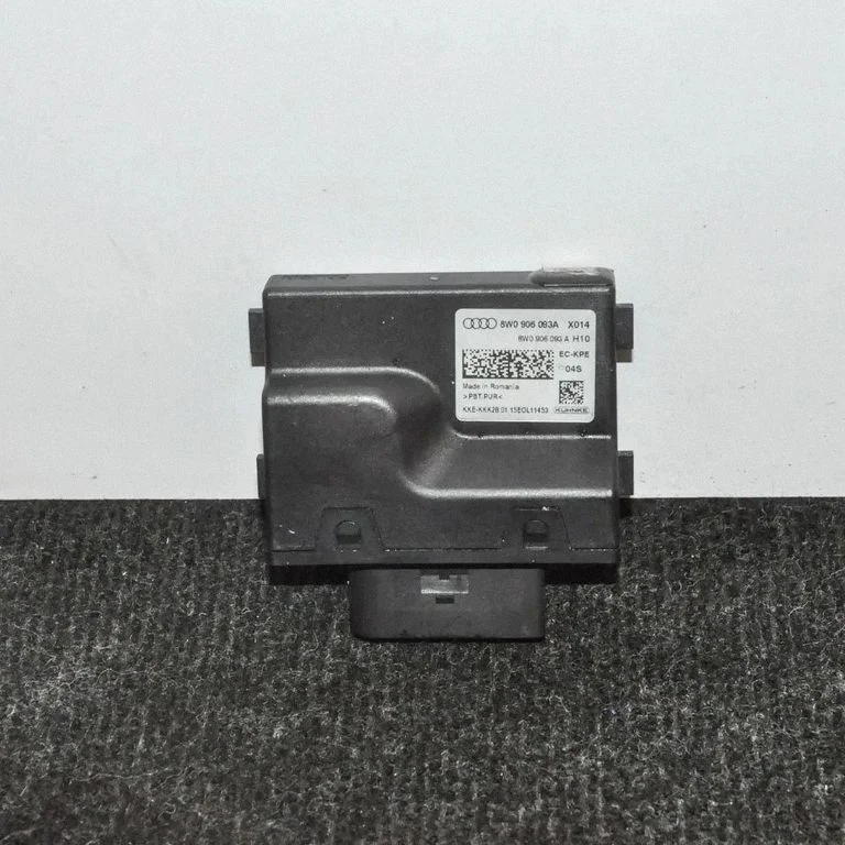 Degvielas sūkņa vadības bloks 8W0906093A