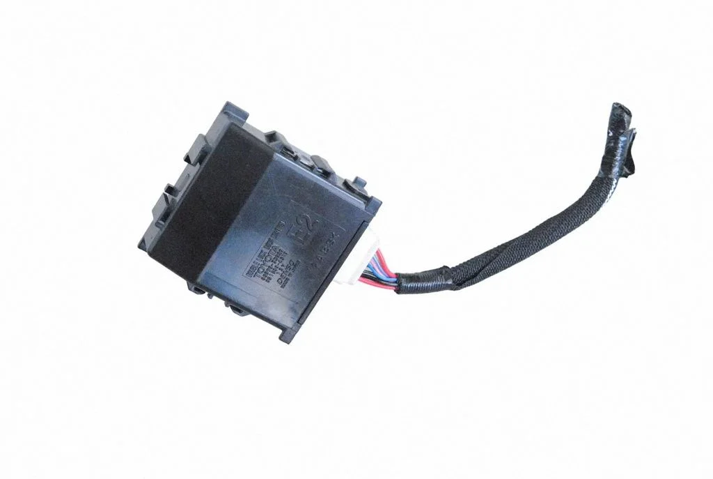 Kesklukustuse juhtplokk 0515004510 – Lexus ES VII XZ10 (2018-2021)