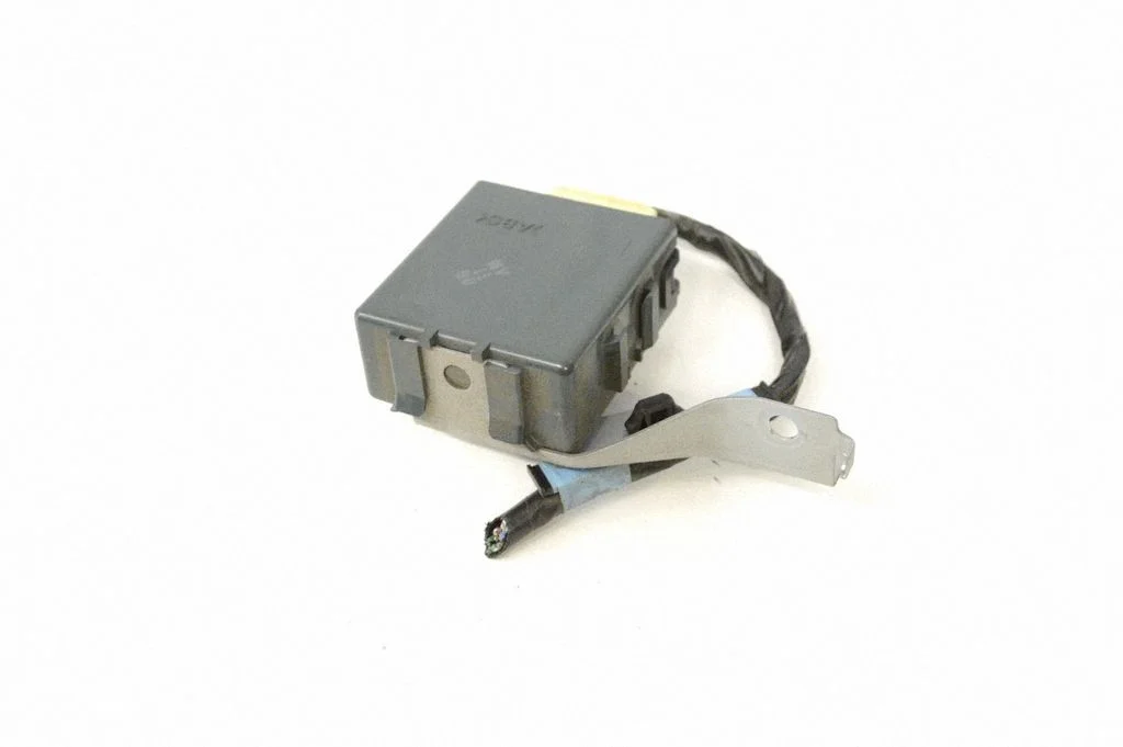 Door central lock control unit/module – Toyota Land Cruiser (J120) (2002-2009)