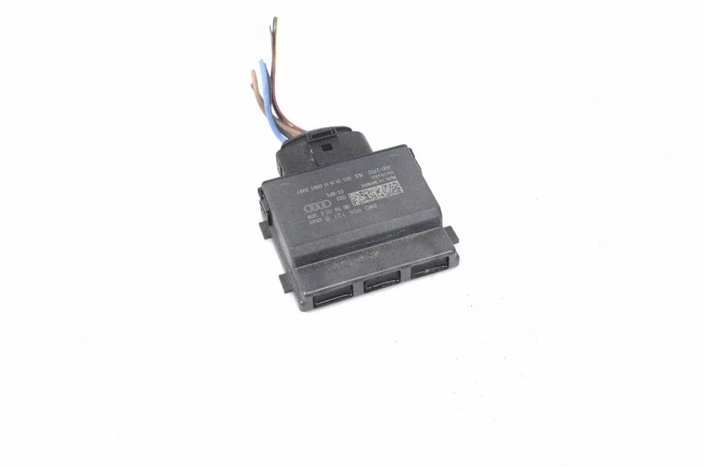 Fuel injection pump control unit/module 8W0906121B