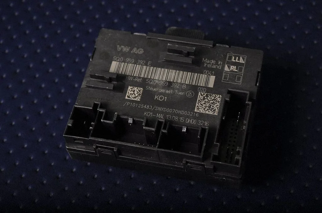 Durvju elektronikas vadības bloks 5Q0959392E