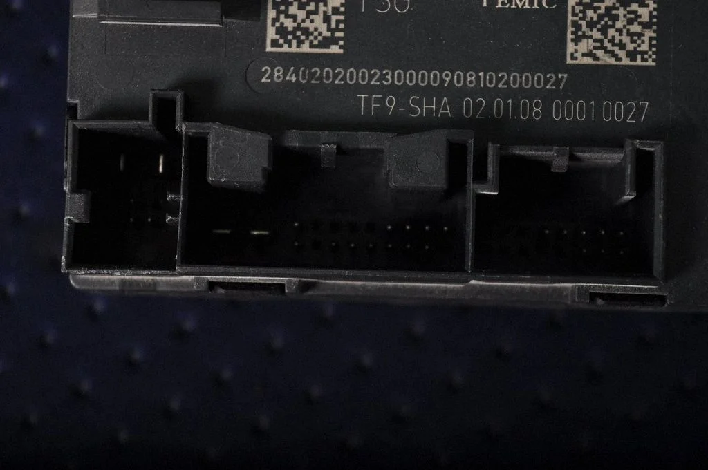 Door control unit/module – Audi Q5 SQ5 8R (2008-2017)