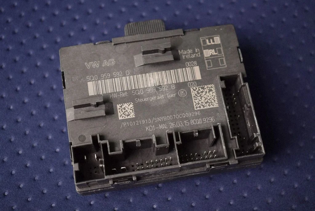 Door control unit/module – Volkswagen Passat CC (2008-2016)