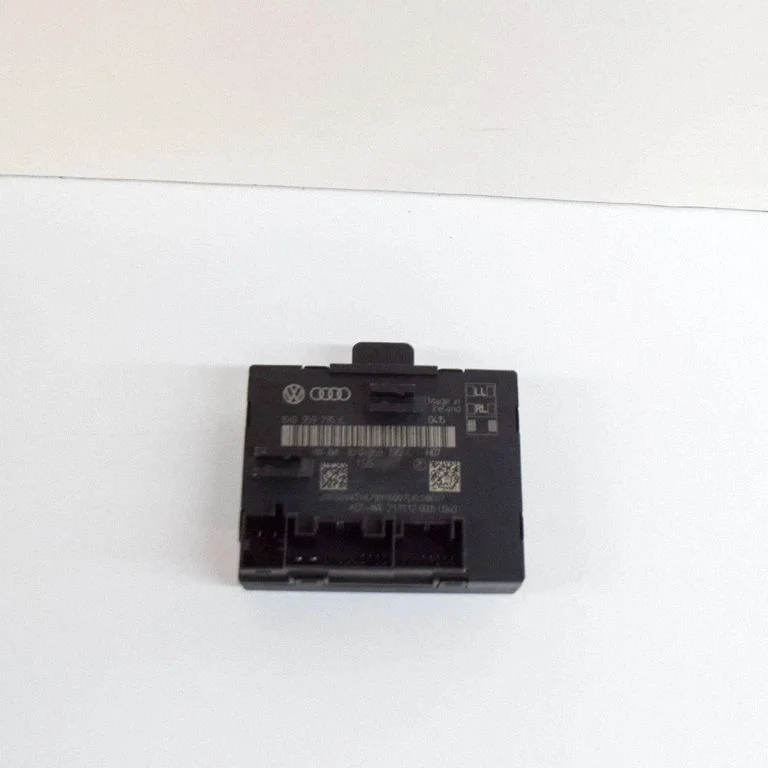 Durvju elektronikas vadības bloks 8X0959795C