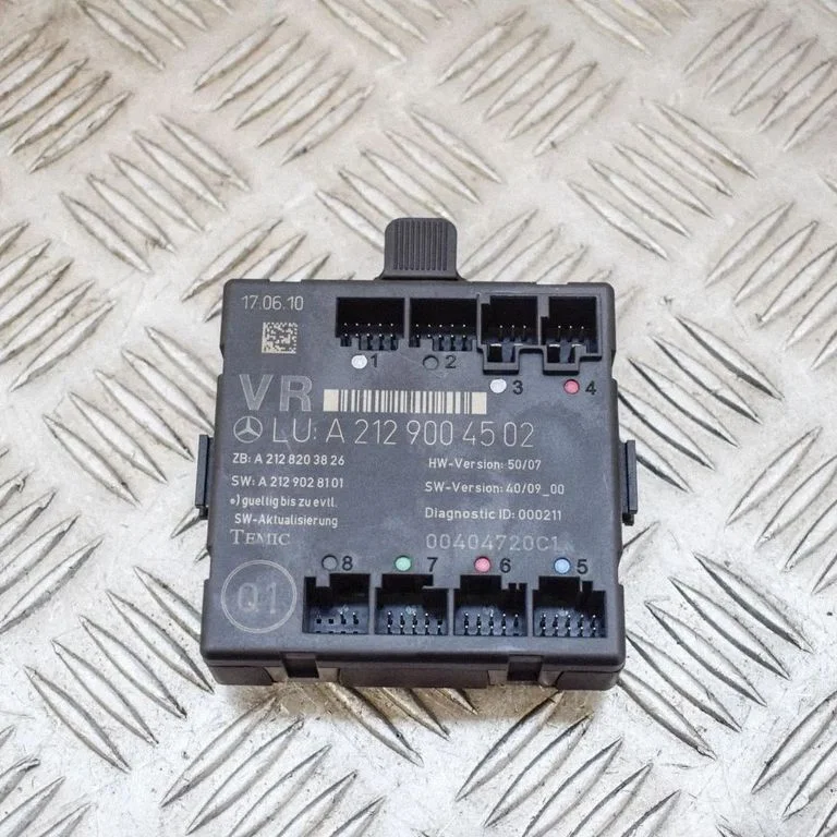 Durvju elektronikas vadības bloks – priekšējā labā