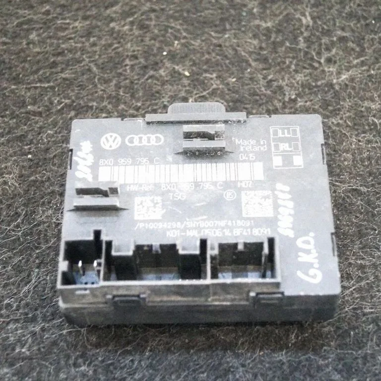 Durvju elektronikas vadības bloks 8X0959795C