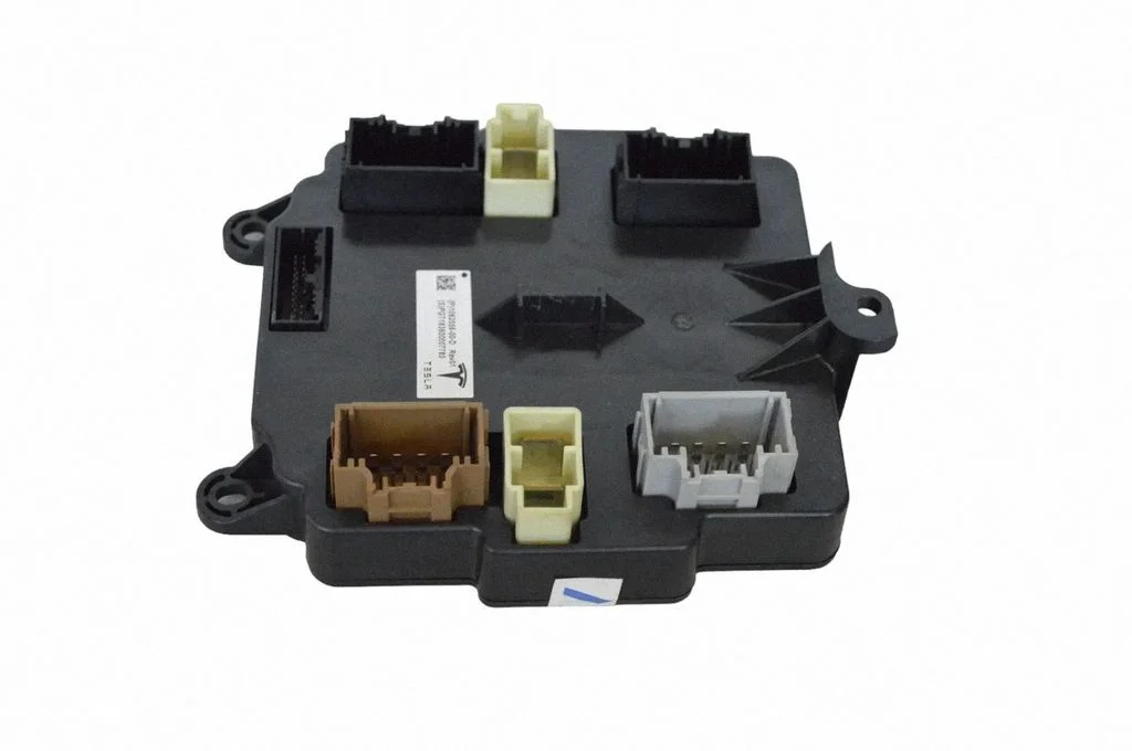 Durvju elektronikas vadības bloks – Tesla Model S (2012-)