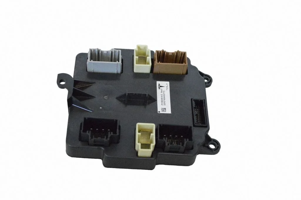 Durvju elektronikas vadības bloks – Tesla Model S (2012-)