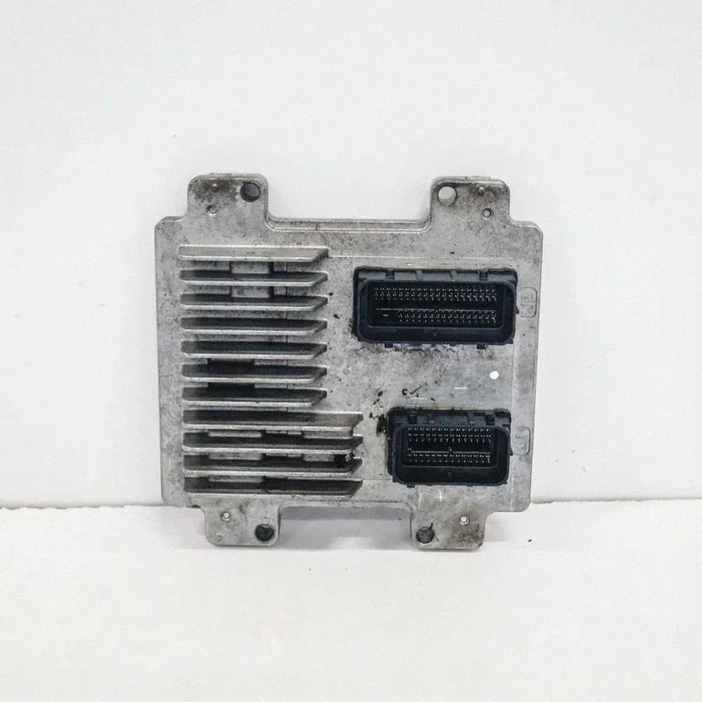 Dzinēja vadības bloks 12679197