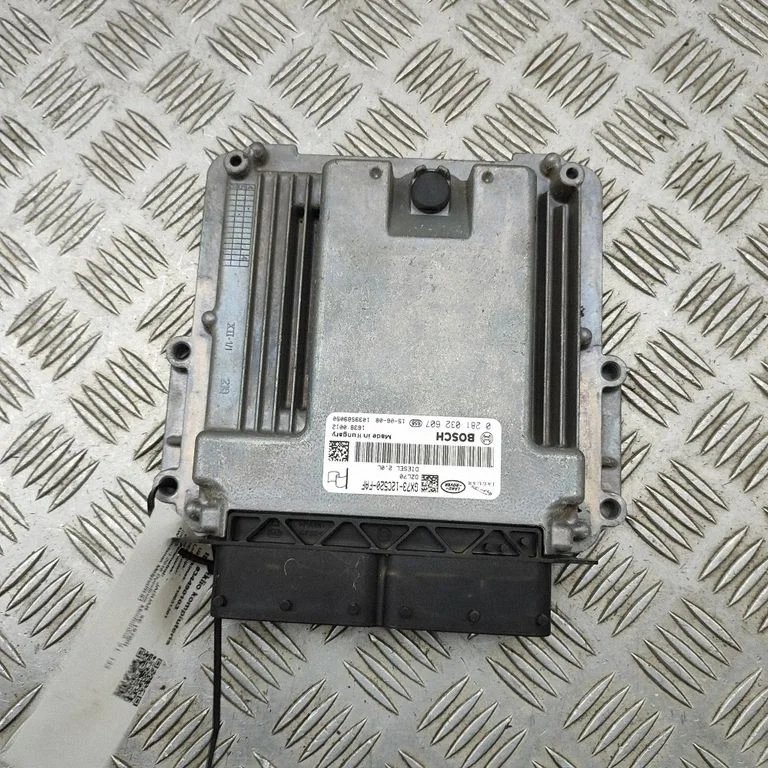 Dzinēja vadības bloks – Jaguar XE (2015-)