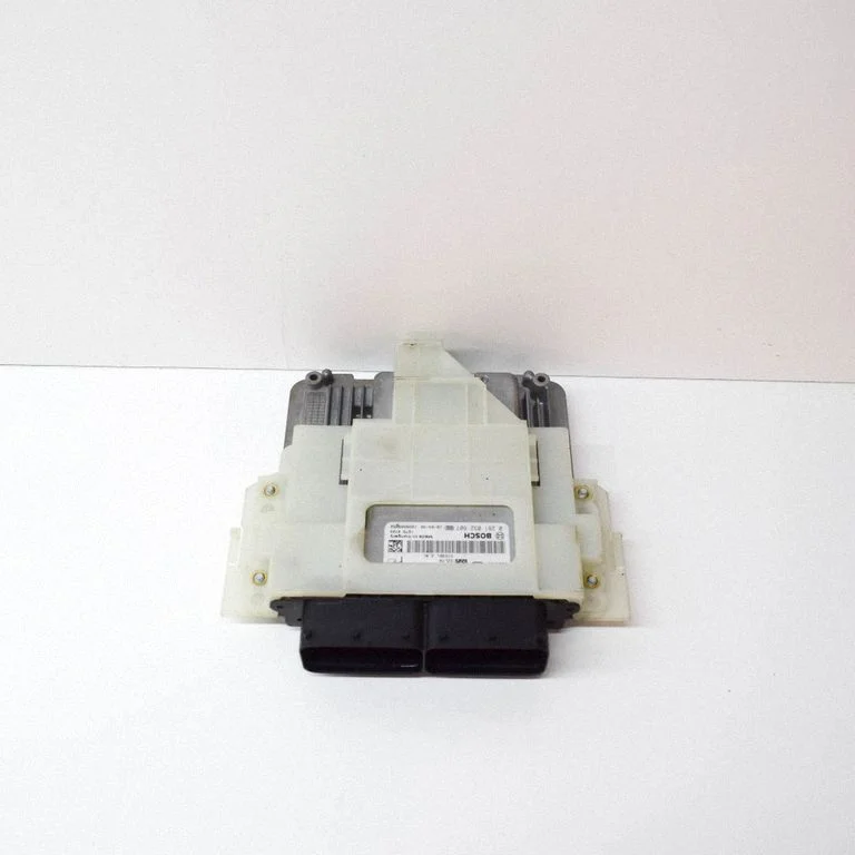 Engine control unit/module 1039S89050