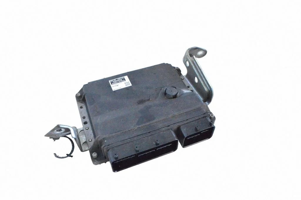 Dzinēja vadības bloks 8966147410