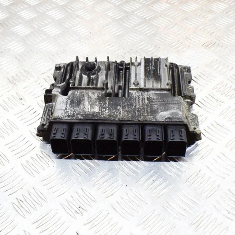 Dzinēja vadības bloks 9844139