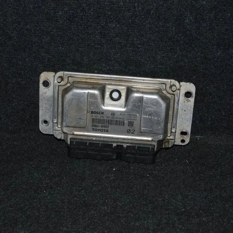 Mootori juhtplokk 1039S12537 – Toyota Aygo AB10 (2005-2014)