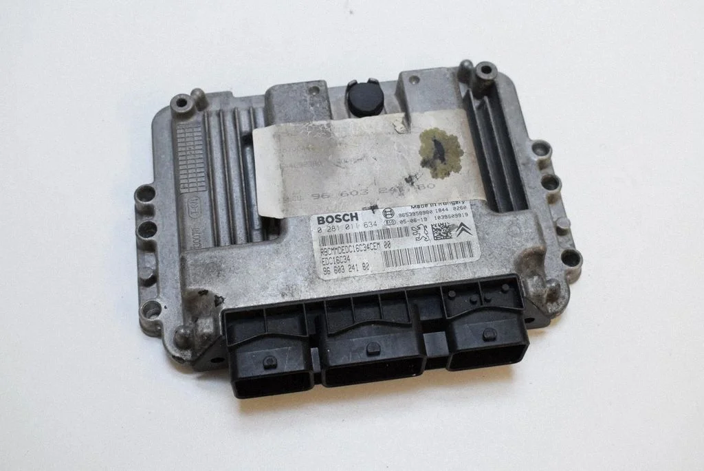 Mootori juhtplokk – Peugeot 307 (2001-2005)