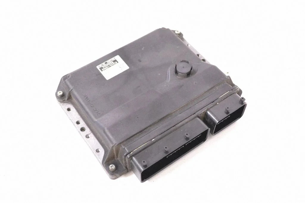 Dzinēja vadības bloks 8966147410