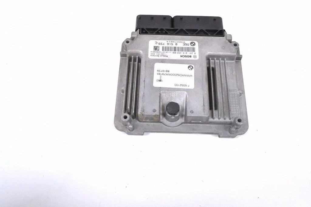 Dzinēja vadības bloks 8516739