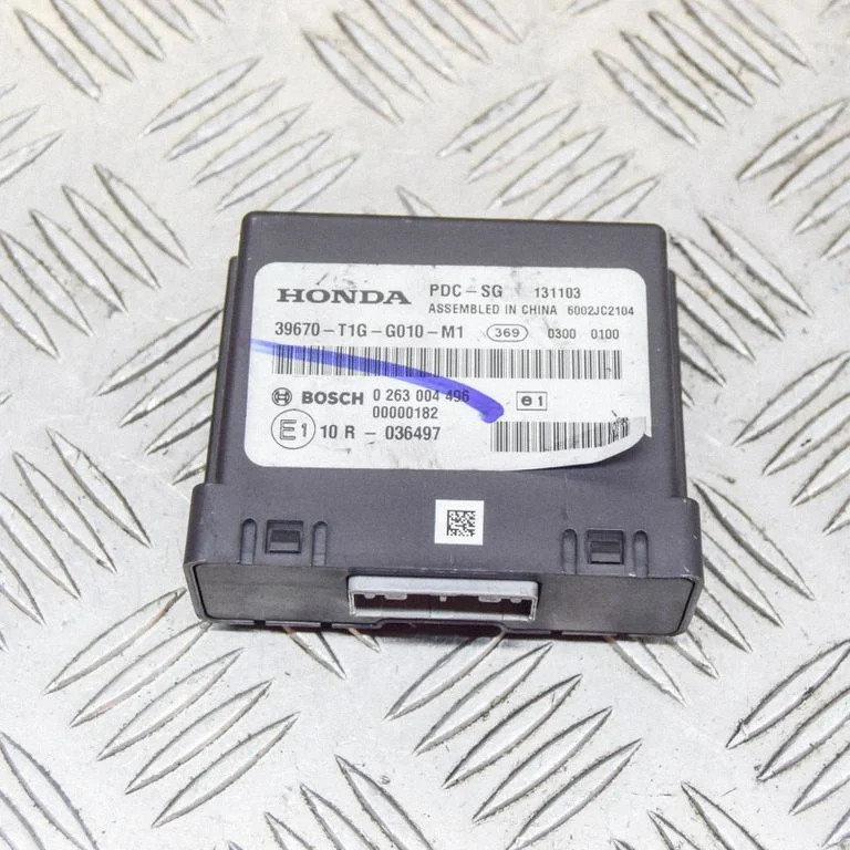 Parkimisandurite (PDC) juhtplokk – Honda CR-V (2013-2016)