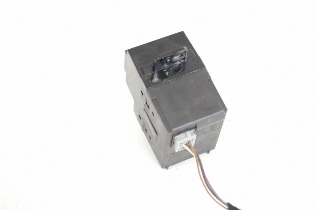 Aizdedzes slēdzene 6W8311572AK