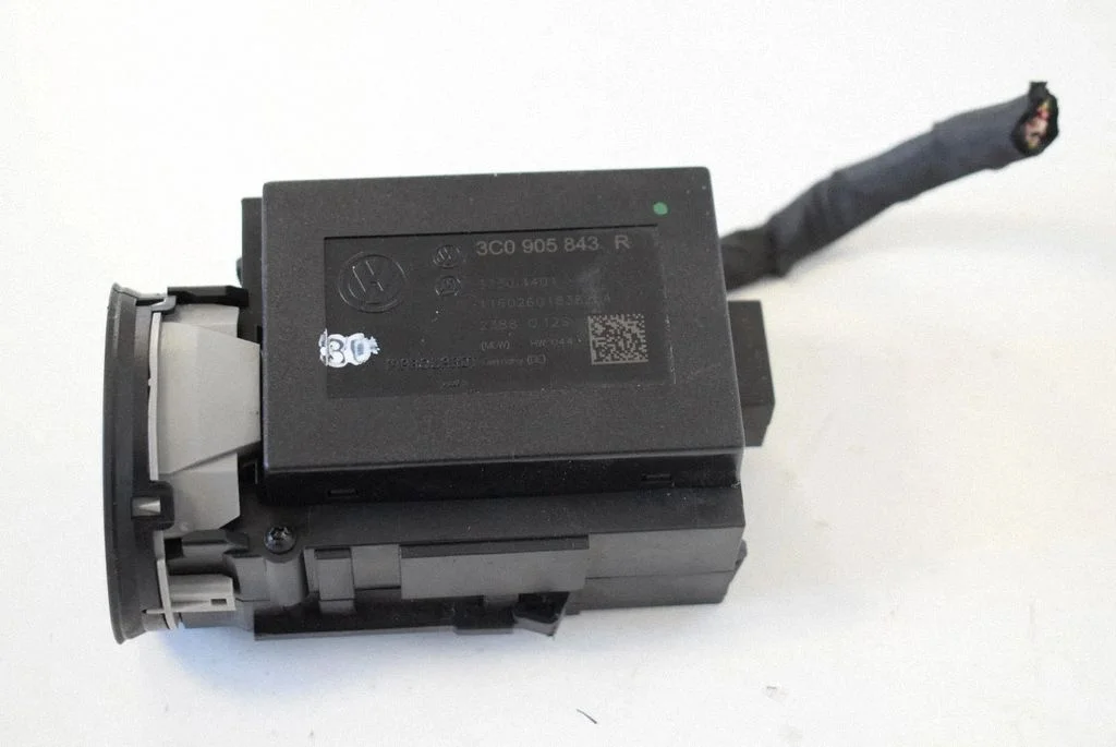 Süütelukk – Volkswagen Passat CC (2008-2016)