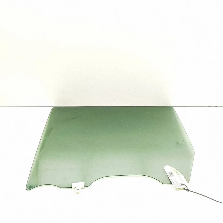 Rear door window glass 823014JK1A