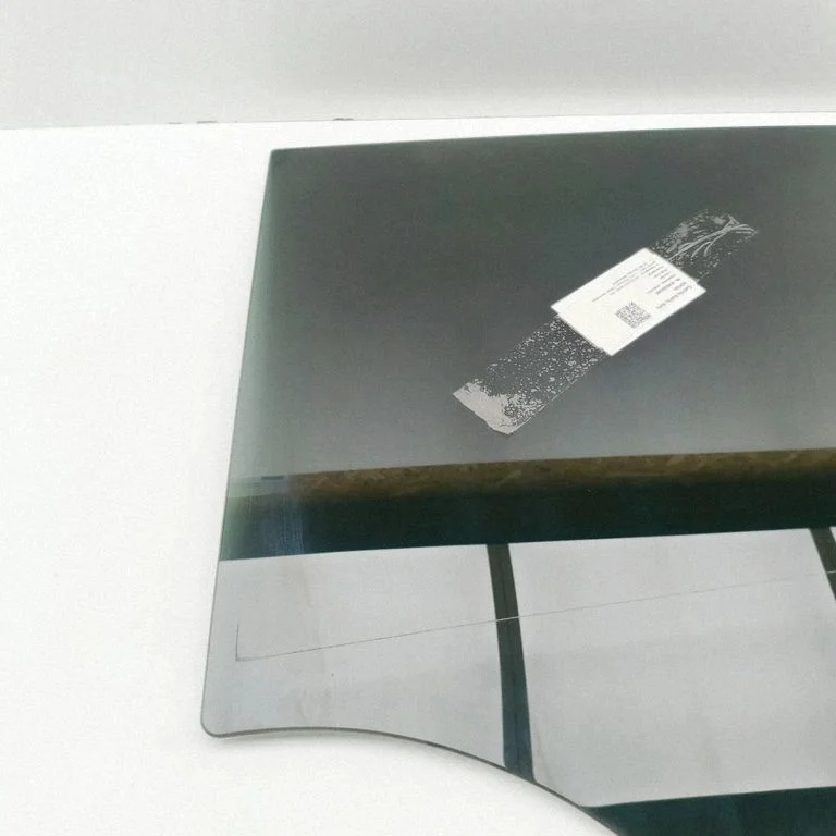 Rear door window glass A1667351910