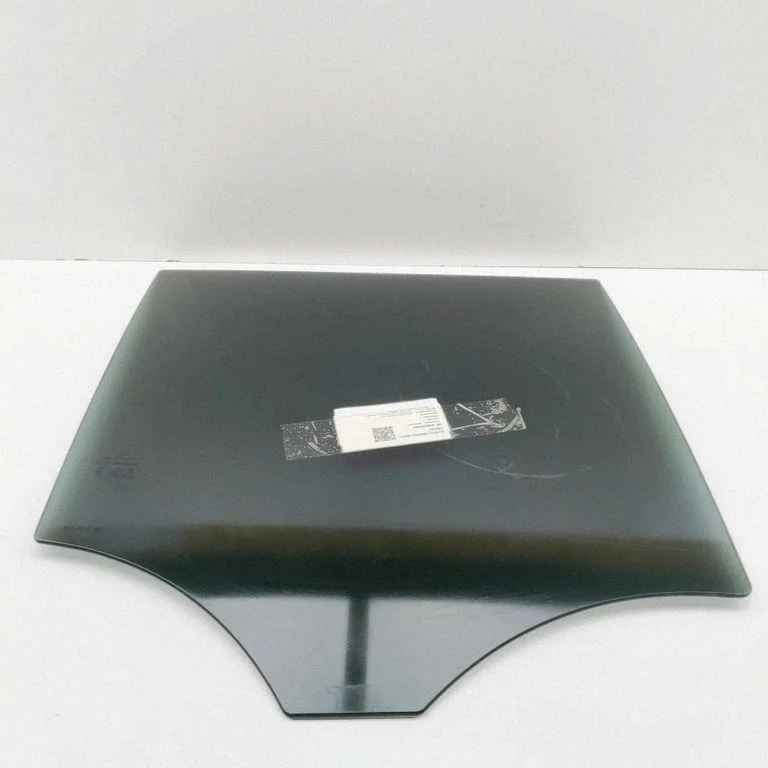 Rear door window glass A1667352010