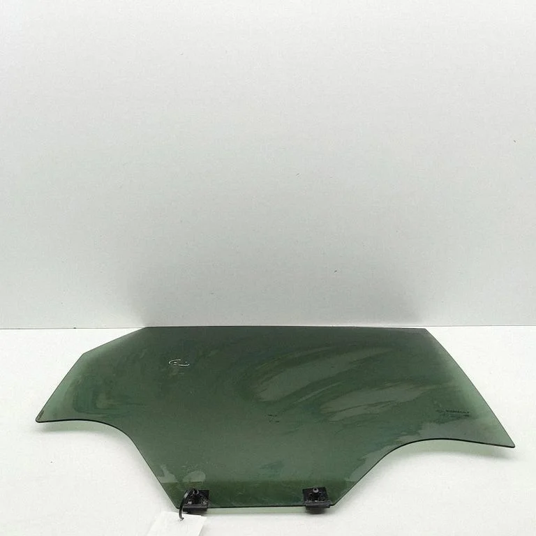 Rear door window glass 823000402R
