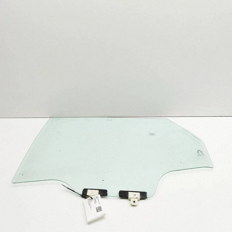 Rear door window glass SC2E6203100