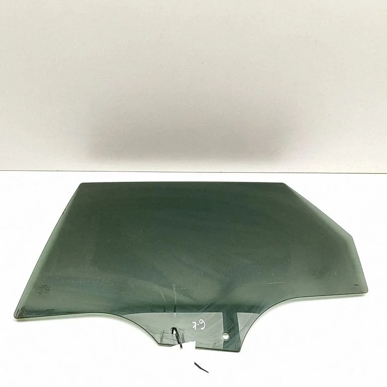 Rear door window glass 8W9845205B