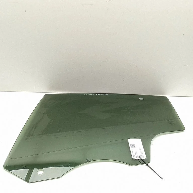 Galvenais aizmugurējo durvju stikls – Tesla Model Y (2020-)