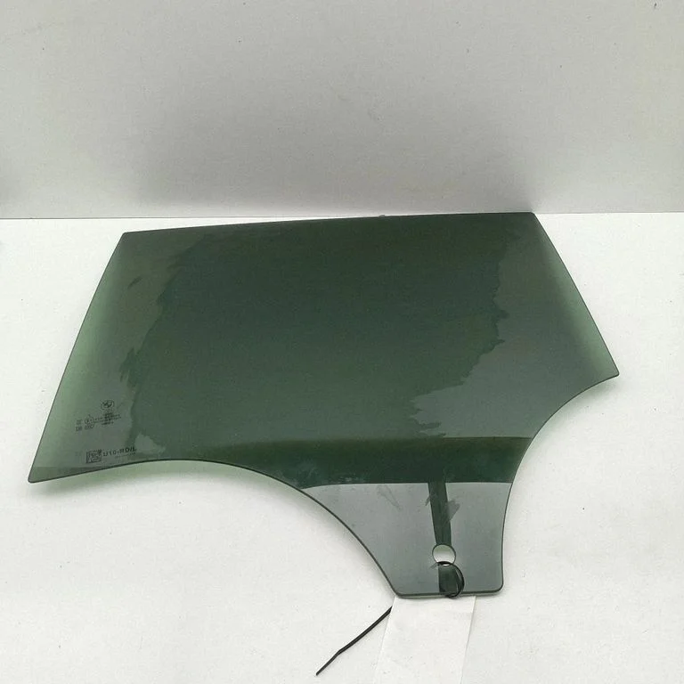 Rear door window glass 5A30381