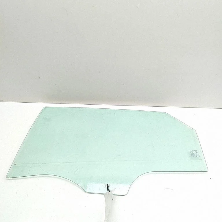 Rear door window glass 10941371