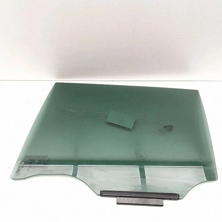 Rear door window glass 62011AL131